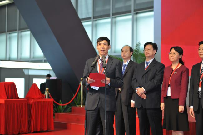图片2 王志清董事长在太阳成上市仪式中讲话.JPG
